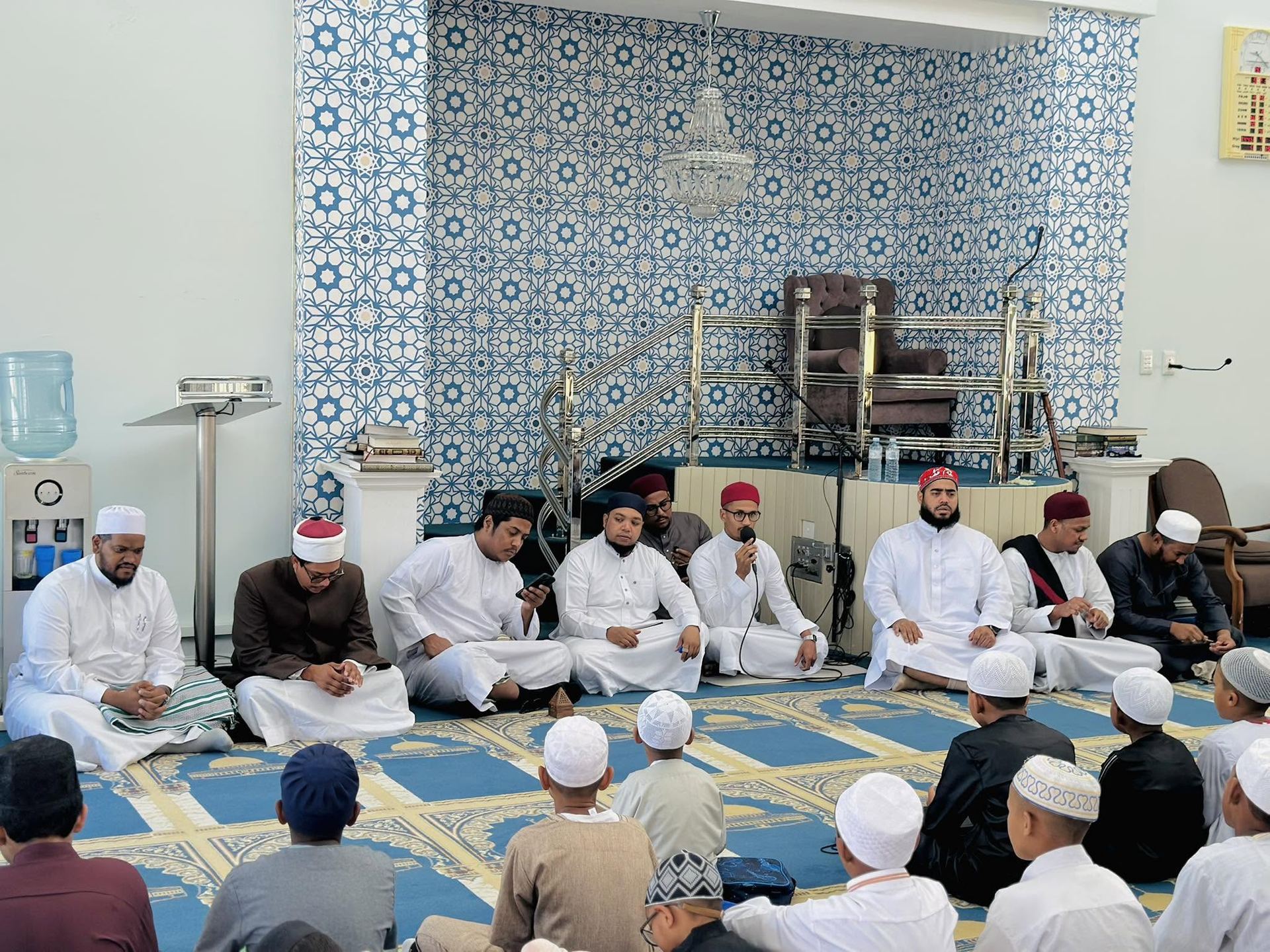 Scholars and students seated together in the masjid during a Manaratul Ilm gathering
